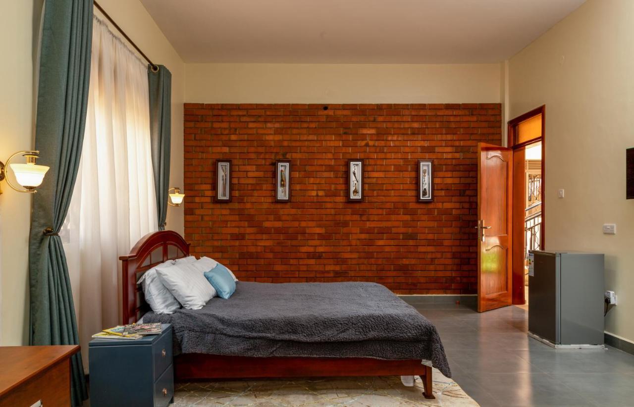 Fred And Winnie Bnb Kampala Exterior photo